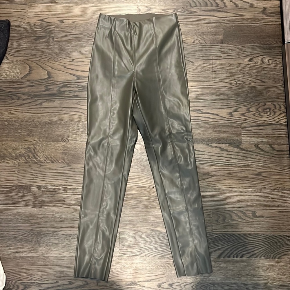 SOLD : HM faux leather legging 6 NWT